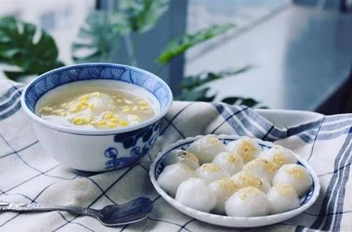 越式汤圆主要有绿豆汤圆和红糖汤圆两种。图自互联网