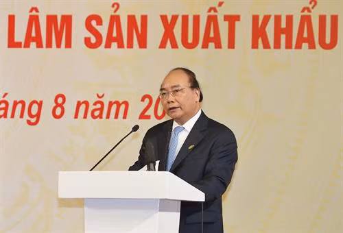 越南政府总理阮春福在会议上发表讲话。图自越通社 越南政府总理阮春福在会议上发表讲话。图自越通社