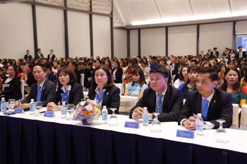 出席仪式的各位代表。图自因特网