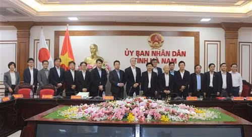 双方代表合影。图自越通社 双方代表合影。图自越通社