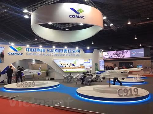 附图 :国际航空展览会。(图片来源:越通社) 附图 :国际航空展览会。(图片来源:越通社)