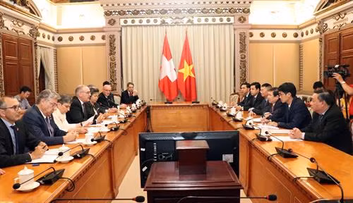 双方会见场景。图自越通社 双方会见场景。图自越通社