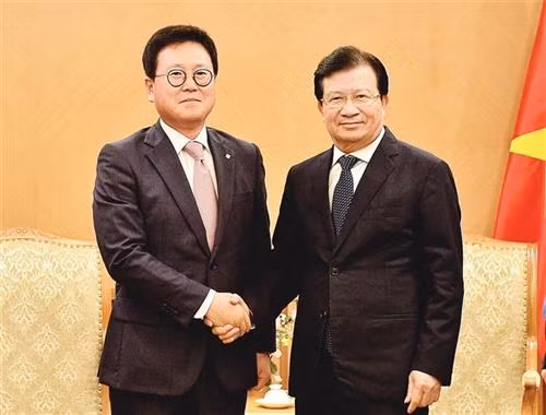 越南政府副总理郑廷勇会见乐天资产发展公司总经理。图自越通社