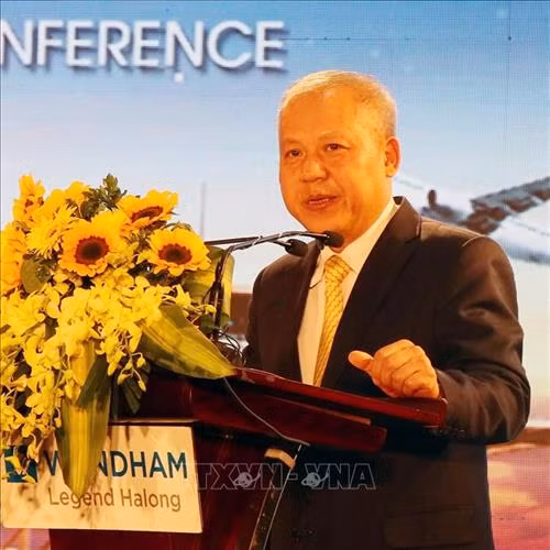 越南航空局副局长武辉强发表讲话。图自越通社 越南航空局副局长武辉强发表讲话。图自越通社