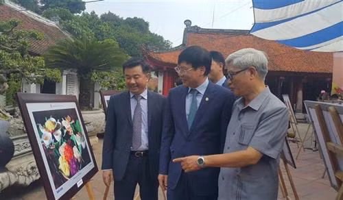 展会上的代表们。图自越通社