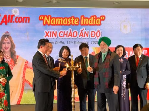 越捷航空股公司(Vietjet Air)通达印度5条航线发布仪式在印度首都新德里举行。图自互联网 越捷航空股公司(Vietjet Air)通达印度5条航线发布仪式在印度首都新德里举行。图自互联网