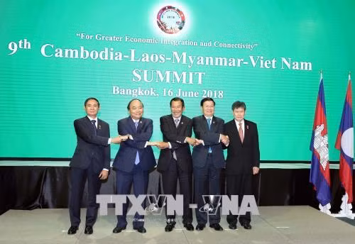 柬老缅越领导人和东盟秘书长林玉辉合影。 越通社记者 统一 摄