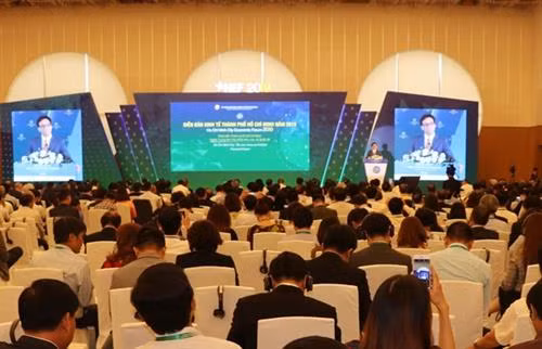 论坛场景。图自越通社 论坛场景。图自越通社
