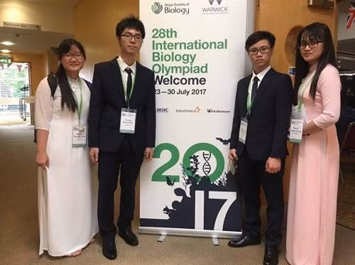 参加2017年国际生物奥赛的越南学生。（图片来源：http://vietnamnet.vn)