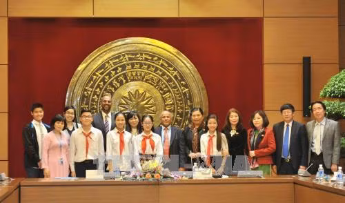 代表们合影留念。(图片来源:越通社) 代表们合影留念。(图片来源:越通社)