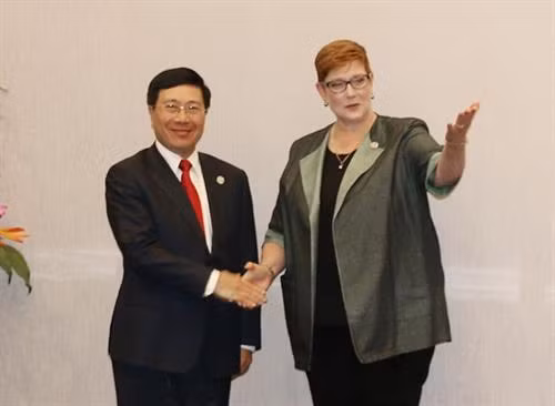 政府副总理兼外长范平明会见澳大利亚外交部长玛丽斯·佩恩h。图自越通社 政府副总理兼外长范平明会见澳大利亚外交部长玛丽斯·佩恩h。图自越通社