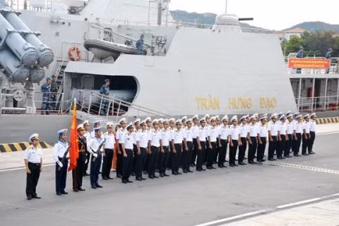 越南海军016“光忠”号导弹护卫舰抵达金兰港。图自互联网 越南海军016“光忠”号导弹护卫舰抵达金兰港。图自互联网