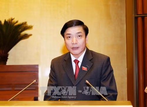 计票组组长裴文强公布计票结果。(图片来源:越通社) 计票组组长裴文强公布计票结果。(图片来源:越通社)