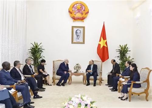 越南政府总理阮春福会见世界银行集团国际金融公司首席执行官菲利普·勒奥鲁。图自越通社 越南政府总理阮春福会见世界银行集团国际金融公司首席执行官菲利普·勒奥鲁。图自越通社