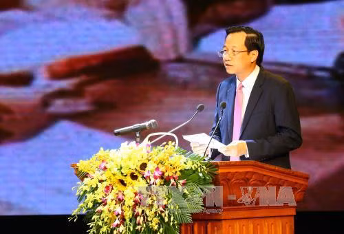 越南劳动荣军与社会部部长陶玉蓉在表彰大会上发表讲话。(图片来源:越通社) 越南劳动荣军与社会部部长陶玉蓉在表彰大会上发表讲话。(图片来源:越通社)