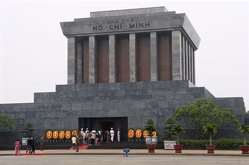 胡志明主席陵 图自因特网