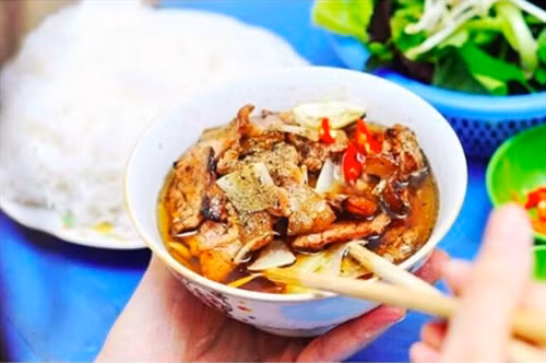 烤肉米线。(图片来源:因特网) 烤肉米线。(图片来源:因特网)