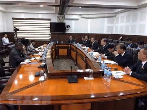 越南国会副主席冯国显对坦桑尼亚进行工作访问 ảnh 1 越南国会副主席冯国显对坦桑尼亚进行工作访问 ảnh 1