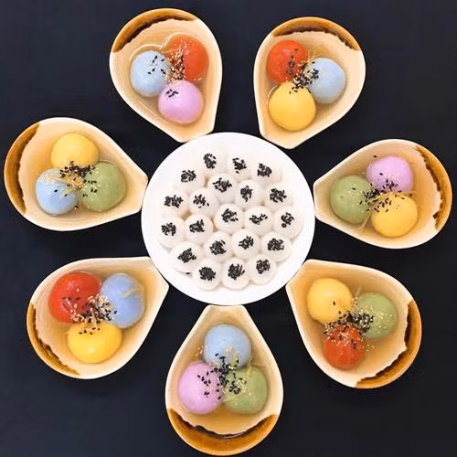 五色汤圆为越南传统寒食节增添色彩。图自互联网