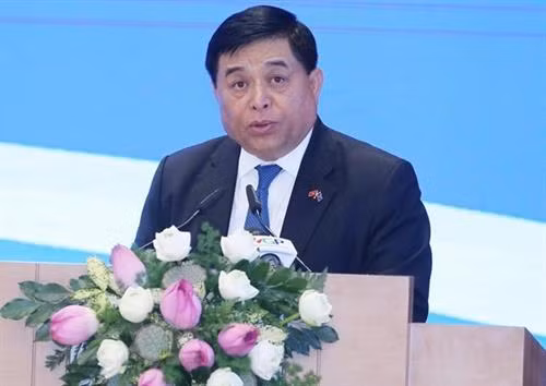 越南计划投资部部长阮志勇在会上发表讲话。图自越通社 越南计划投资部部长阮志勇在会上发表讲话。图自越通社