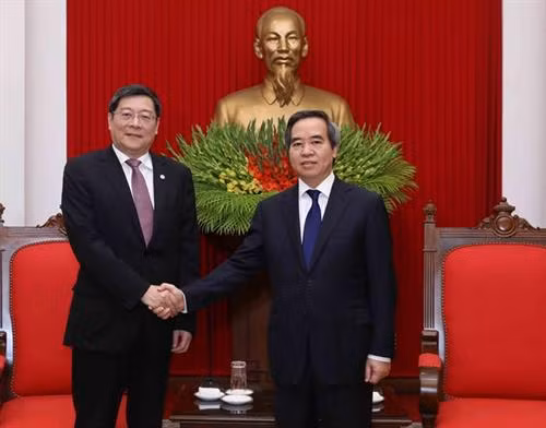 阮文平会见中共中央委员、湖南省委书记杜家毫。越通社记者 芳花