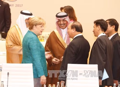 阮春福和德国总理安格拉•默克尔。(图片来源:越通社) 阮春福和德国总理安格拉•默克尔。(图片来源:越通社)