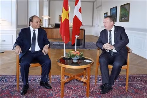 阮春福与丹麦首相拉尔斯·勒克·拉斯穆森。图自越通社 阮春福与丹麦首相拉尔斯·勒克·拉斯穆森。图自越通社
