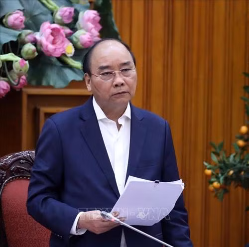 阮春福主持会议。图自越通社