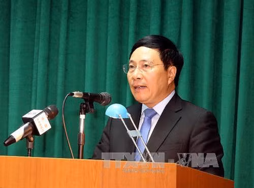 越南政府副总理兼外长范平明出席并发表讲话。(图片来源:越通社) 越南政府副总理兼外长范平明出席并发表讲话。(图片来源:越通社)