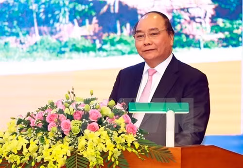 阮春福总理出席会议并发表讲话。（图片来源：越通社）