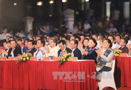 越南国会主席阮氏金银和越老两国各中央部门领导出席开幕式。（图片来源：越通社）