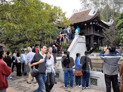 来河内旅游的游客。(图片来源:越通社) 来河内旅游的游客。(图片来源:越通社)