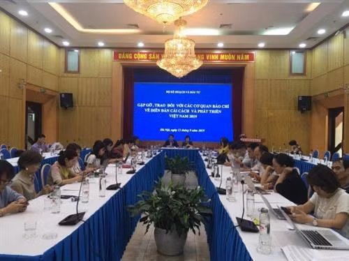 新闻发布会场景。图自越通社