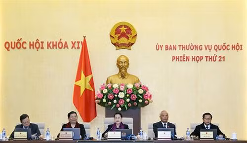 国会主席阮氏金银出席会议。(图片来源:越通社) 国会主席阮氏金银出席会议。(图片来源:越通社)