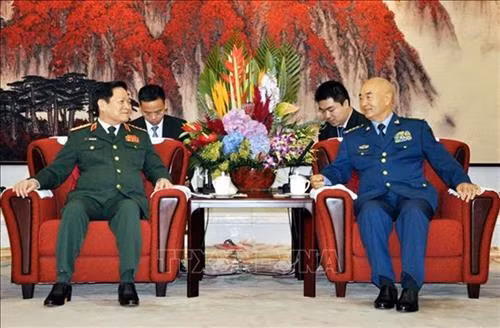 吴春历会见许其亮。图自越通社