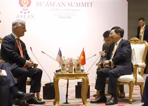 政府副总理兼外长范平明会见美国国家安全顾问。图自越通社