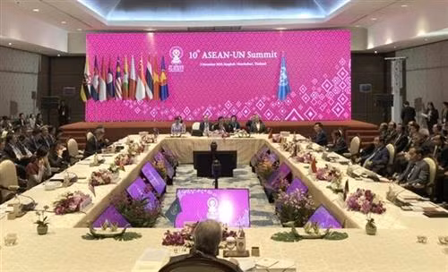 第十届东盟—联合国领导人会议场景。图自越通社