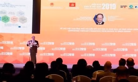欧盟驻越南代表团团长布鲁诺•安格莱特发表讲话。图自越通社 欧盟驻越南代表团团长布鲁诺•安格莱特发表讲话。图自越通社