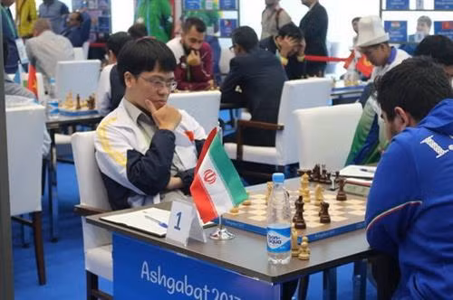 黎光廉与印度棋手Krishnan Sasikiran角逐。(图片来源:互联网) 黎光廉与印度棋手Krishnan Sasikiran角逐。(图片来源:互联网)
