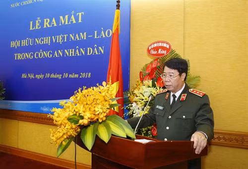 越共中央委员、公安部副部长裴文南上将在仪式上发表讲话。图自越通社