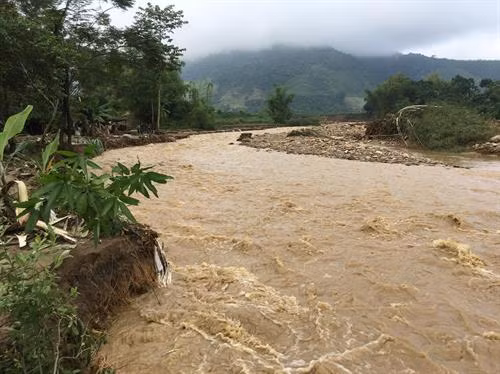 安沛省:洪水致28人死亡和失踪。(图片来源:越通社) 安沛省:洪水致28人死亡和失踪。(图片来源:越通社)
