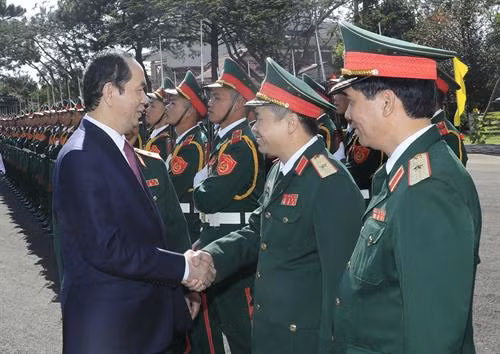 国家主席陈大光走访慰问第三军区司令部西原兵团。（图片来源：越通社）