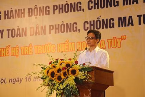 越南政府副总理武德儋在会议上发言。（图片来源：《信息报》）