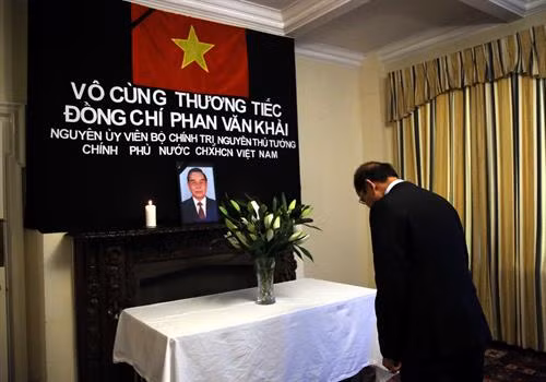 世界多国隆重举行前总理潘文凯吊唁仪式 ảnh 2 世界多国隆重举行前总理潘文凯吊唁仪式 ảnh 2