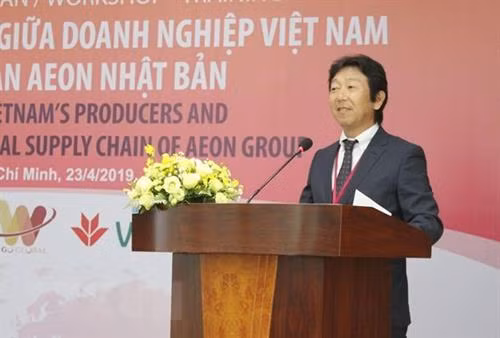 永旺Topvalu(越南)公司总经理盐谷雄一郎发表讲话。图自越通社