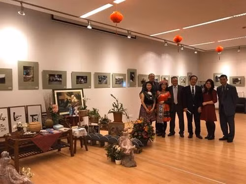 各位代表合影留念。图自越通社 各位代表合影留念。图自越通社