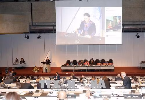 越南国会主席阮氏金银在各国议会联盟第138届大会发表讲话。（图片来源：越通社）