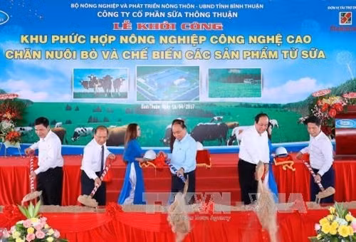 阮春福总理出席高科技农业综合区开工仪式。(图片来源:越通社) 阮春福总理出席高科技农业综合区开工仪式。(图片来源:越通社)