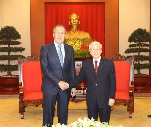 越共中央总书记阮富仲会见俄罗斯联邦外交部部长谢尔盖。越通社记者 智勇 摄