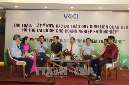 九龙江三角洲创业大赛总决赛期间举行的研讨会。(图片来源:越通社) 九龙江三角洲创业大赛总决赛期间举行的研讨会。(图片来源:越通社)